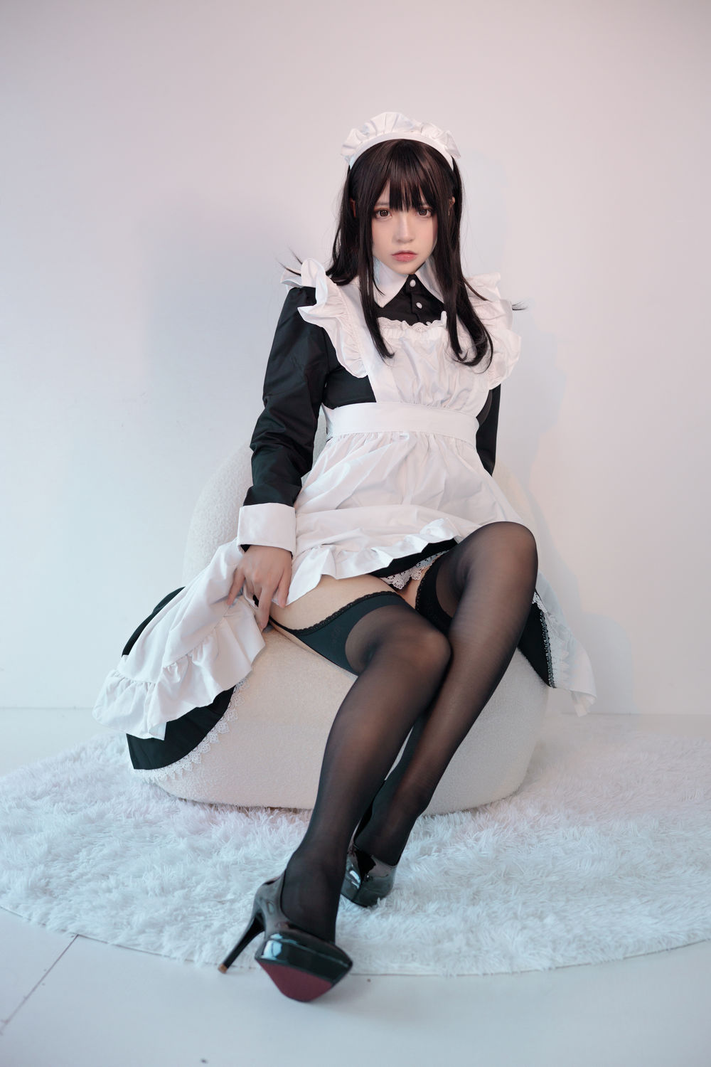 女仆 [50P]-lcoser