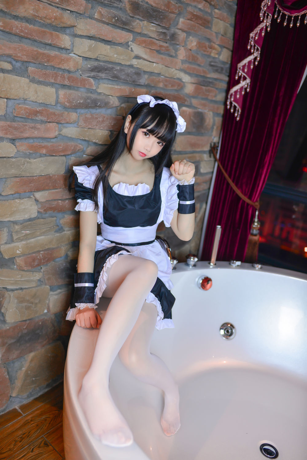 女仆 [25P]-lcoser