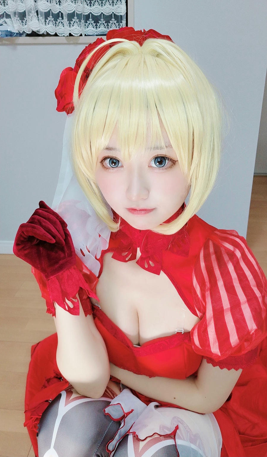 尼禄红礼服 [11P]-lcoser